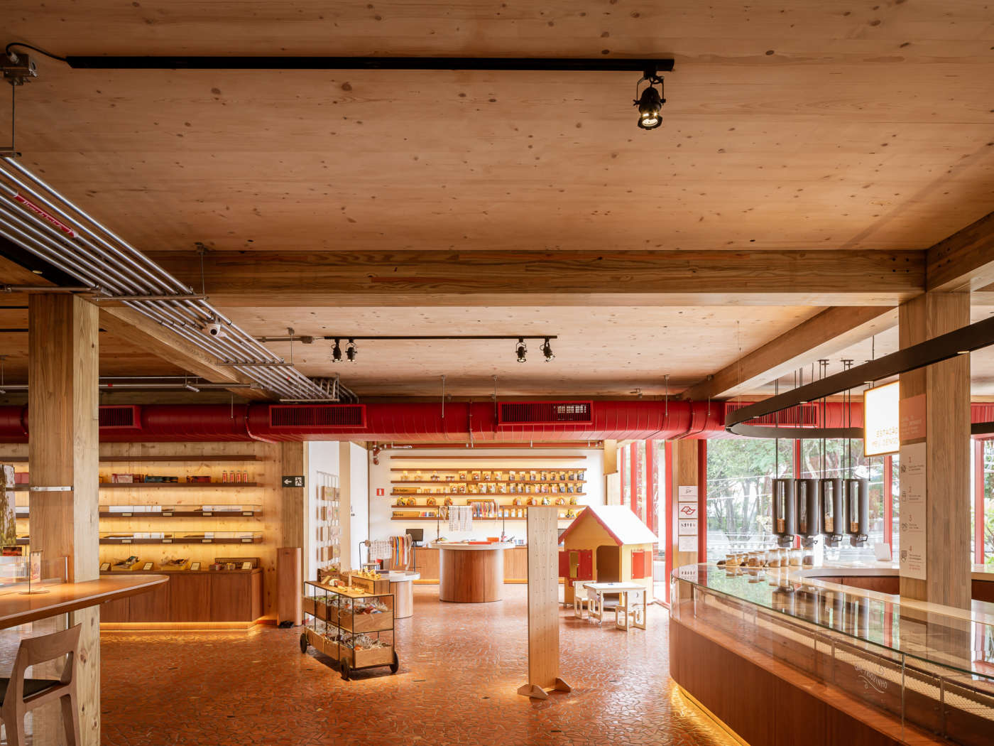Matheus Farah e Manoel Maia Arquitetura Designs São Paulo Chocolate Shop  With Efficiency in Mind - Interior Design